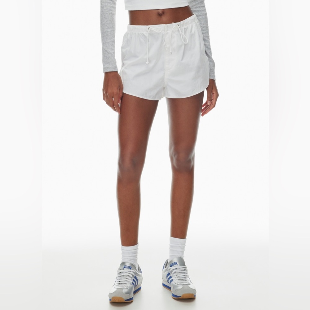 Aritzia TNA squad mini white short size s